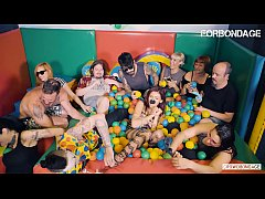 porn งานเลี้ยงส่งแกงค์แม่หม้าย บรรดาสาวใหญ่จ้างหนุ่มหล่อล่ำมาสนองความอยาก